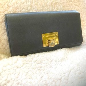 Micheal Kors wallet